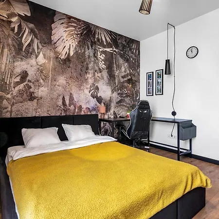 Stylish Airport Business - Parking, Balcony - By Rentujemy Apartmán *
