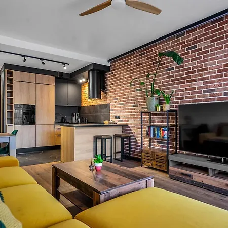 Appartement Stylish Airport Business - Parking, Balcony - By Rentujemy