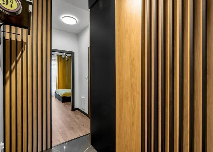 Stylish Airport Business - Parking, Balcony - By Rentujemy *