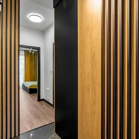 Stylish Airport Business - Parking, Balcony - By Rentujemy *