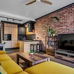 Appartement Stylish Airport Business - Parking, Balcony - By Rentujemy